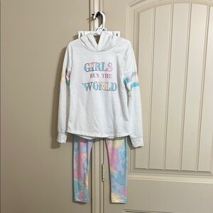 Btween White Hoodie and Pastel Leggings Set